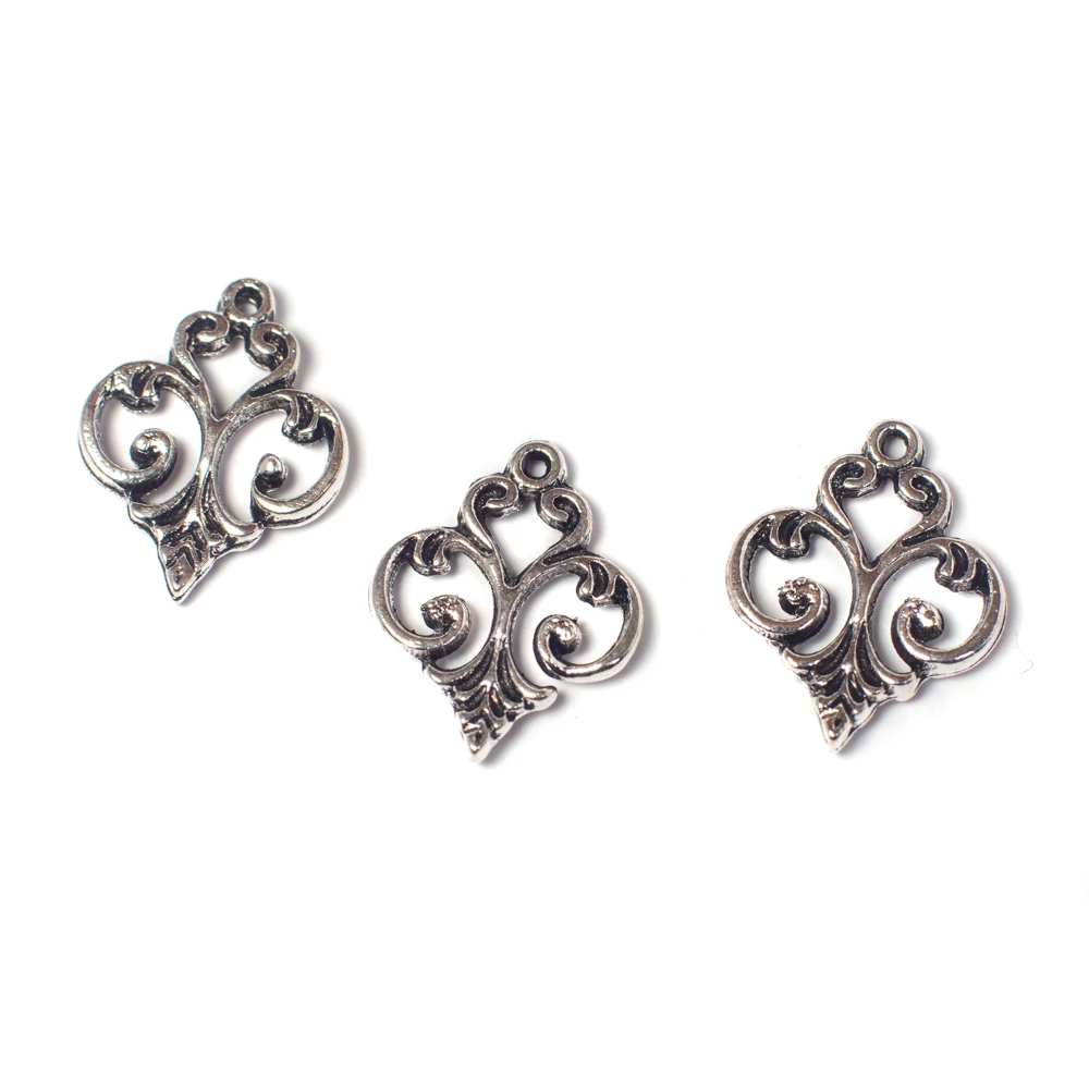 Díszes fityegő, medál, antik ezüst színű, 16x13 mm
