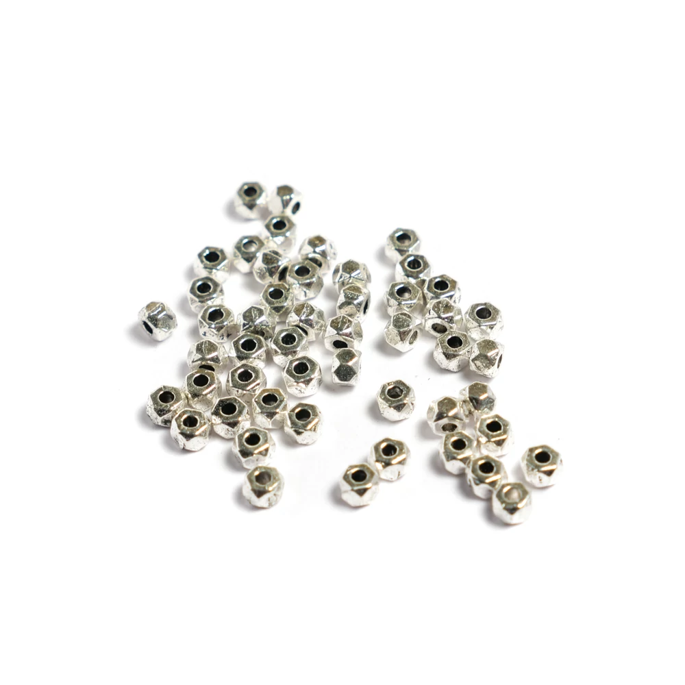 Kis szögletes köztes, antik ezüst színű, 3x3 mm, 50 db/cs