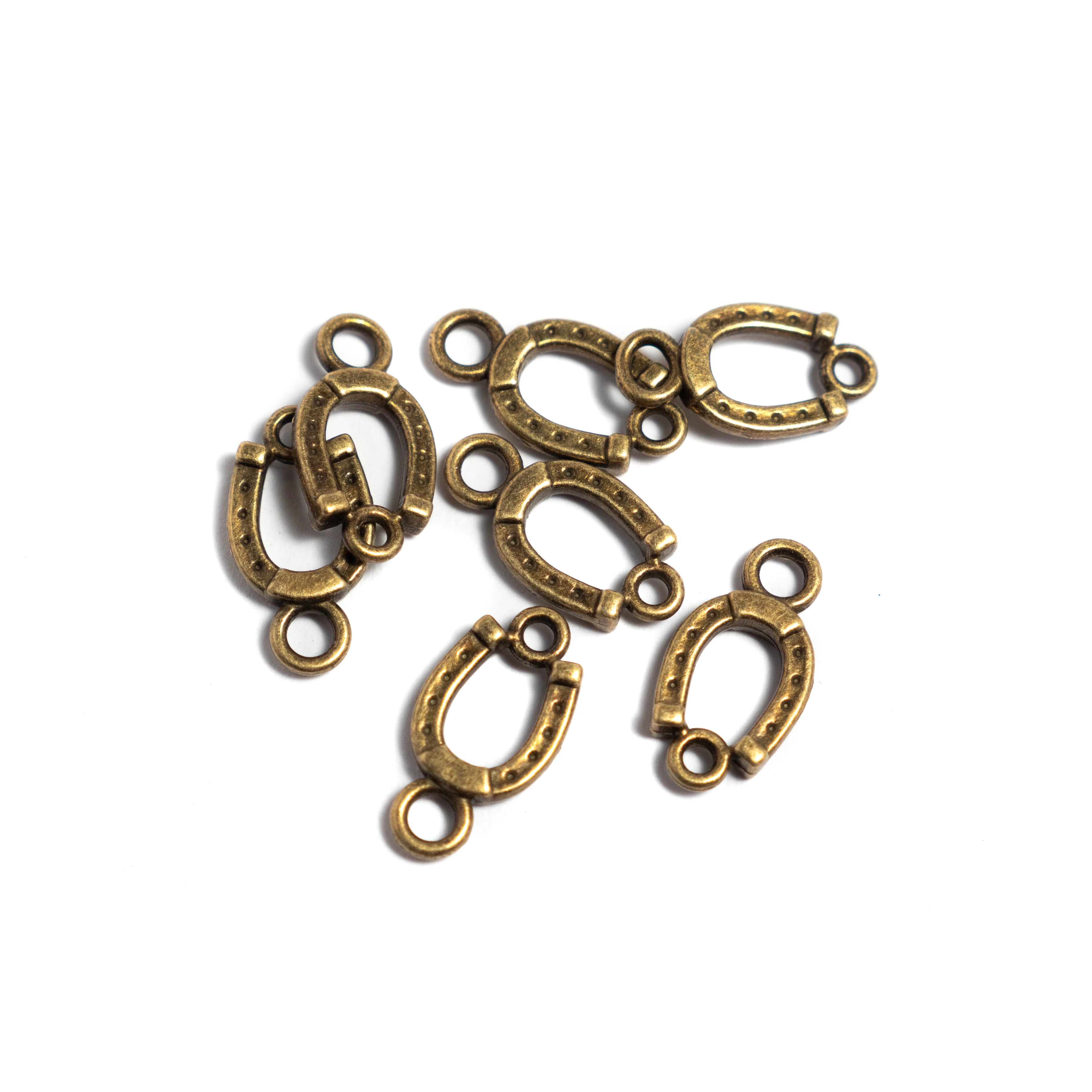 Patkó összekötő, medál, antik bronz színű, 18x10 mm