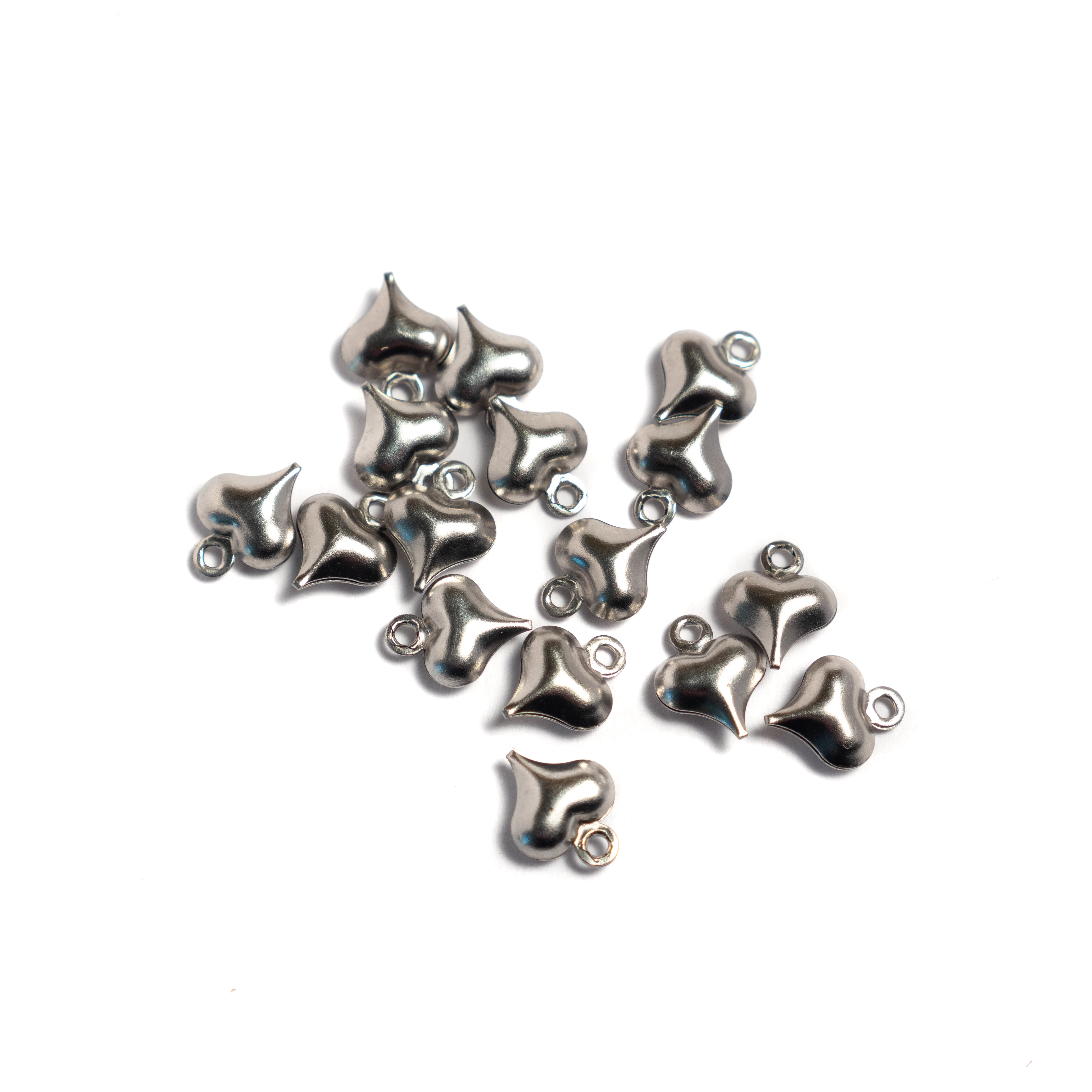 Szív fityegő, medál, acél, antik ezüst színű, 8x10x3 mm