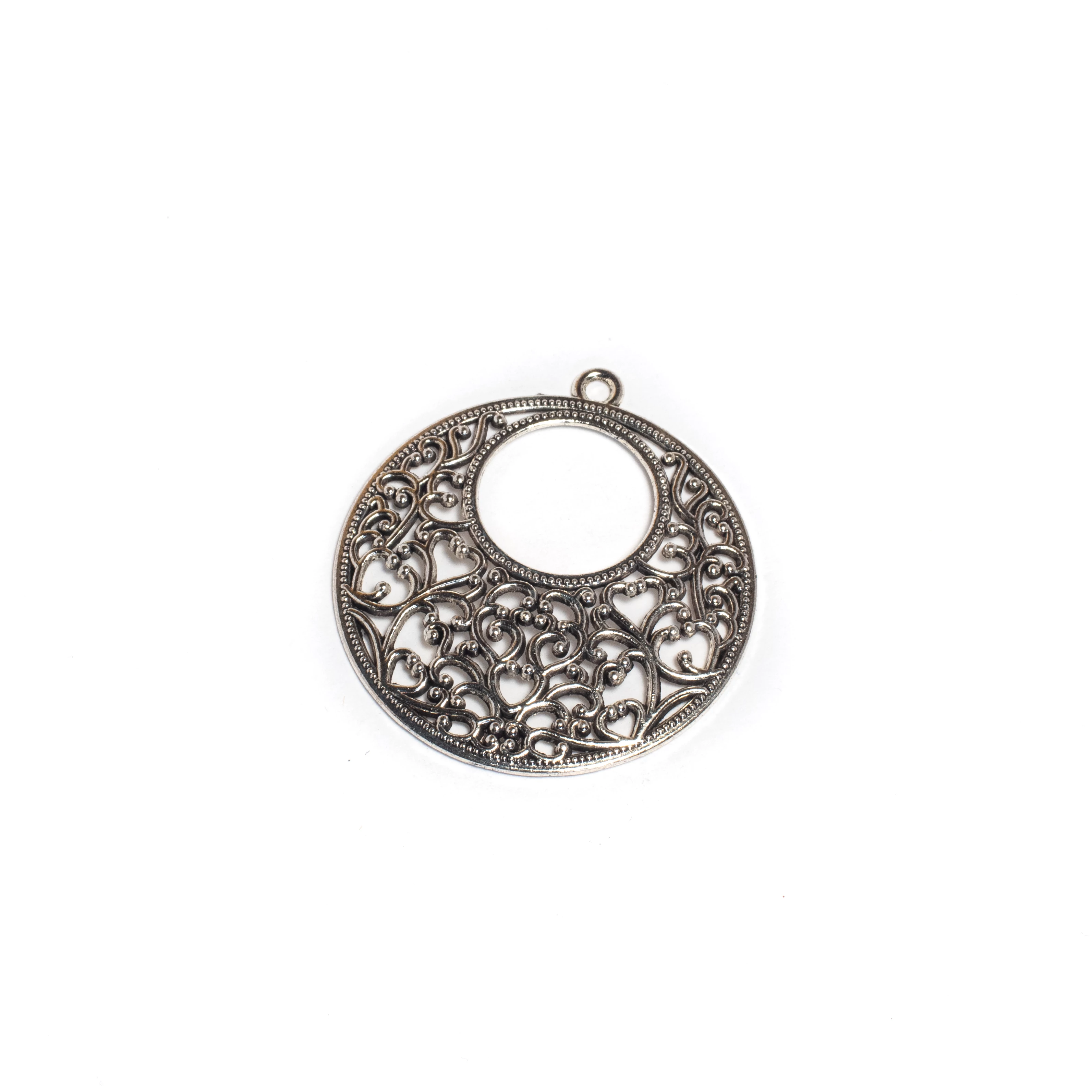 Mintás, kerek fityegő, medál, antik ezüst színű, 41x38 mm