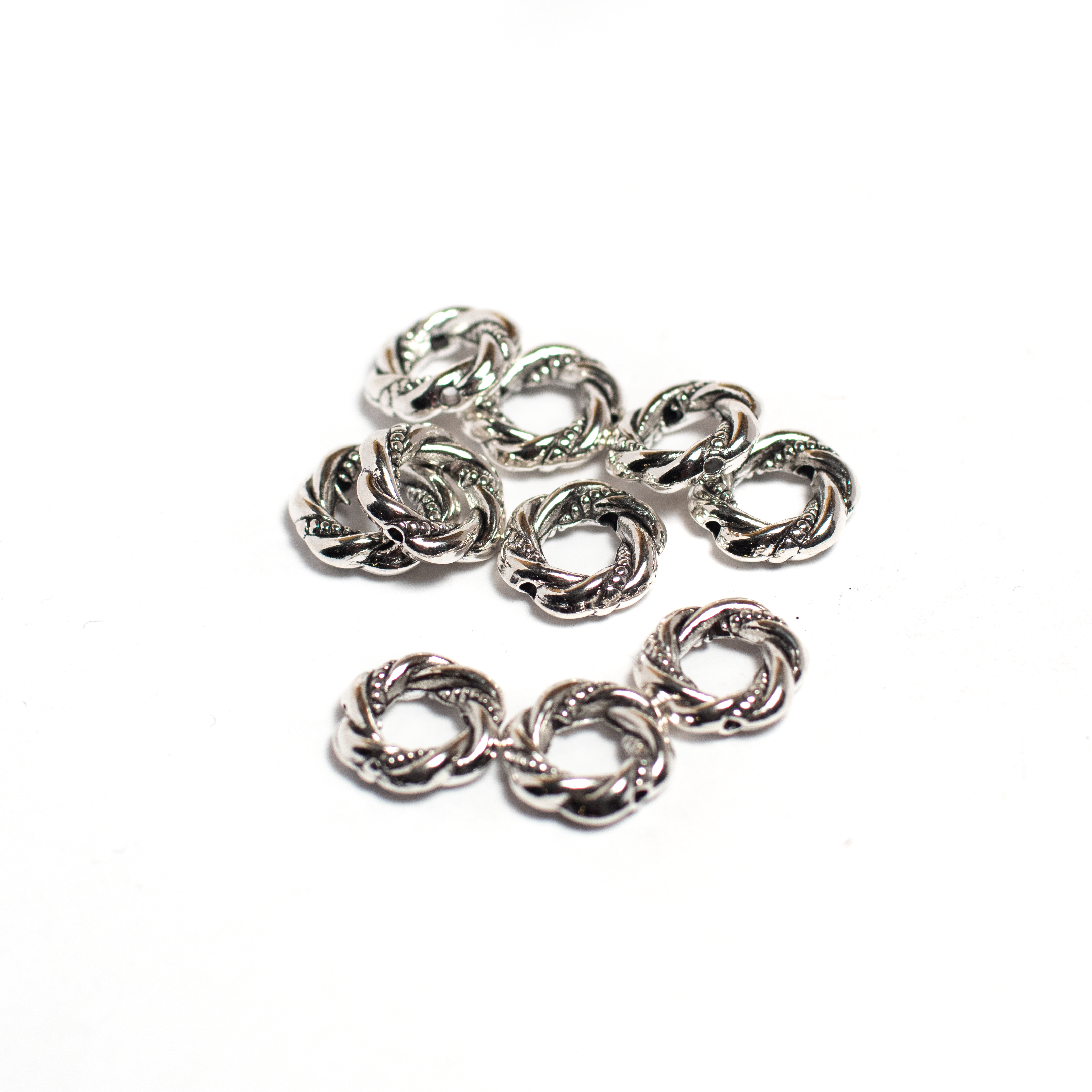 Csavart kerek gyöngykeret, köztes, antik ezüst színű, 11  mm