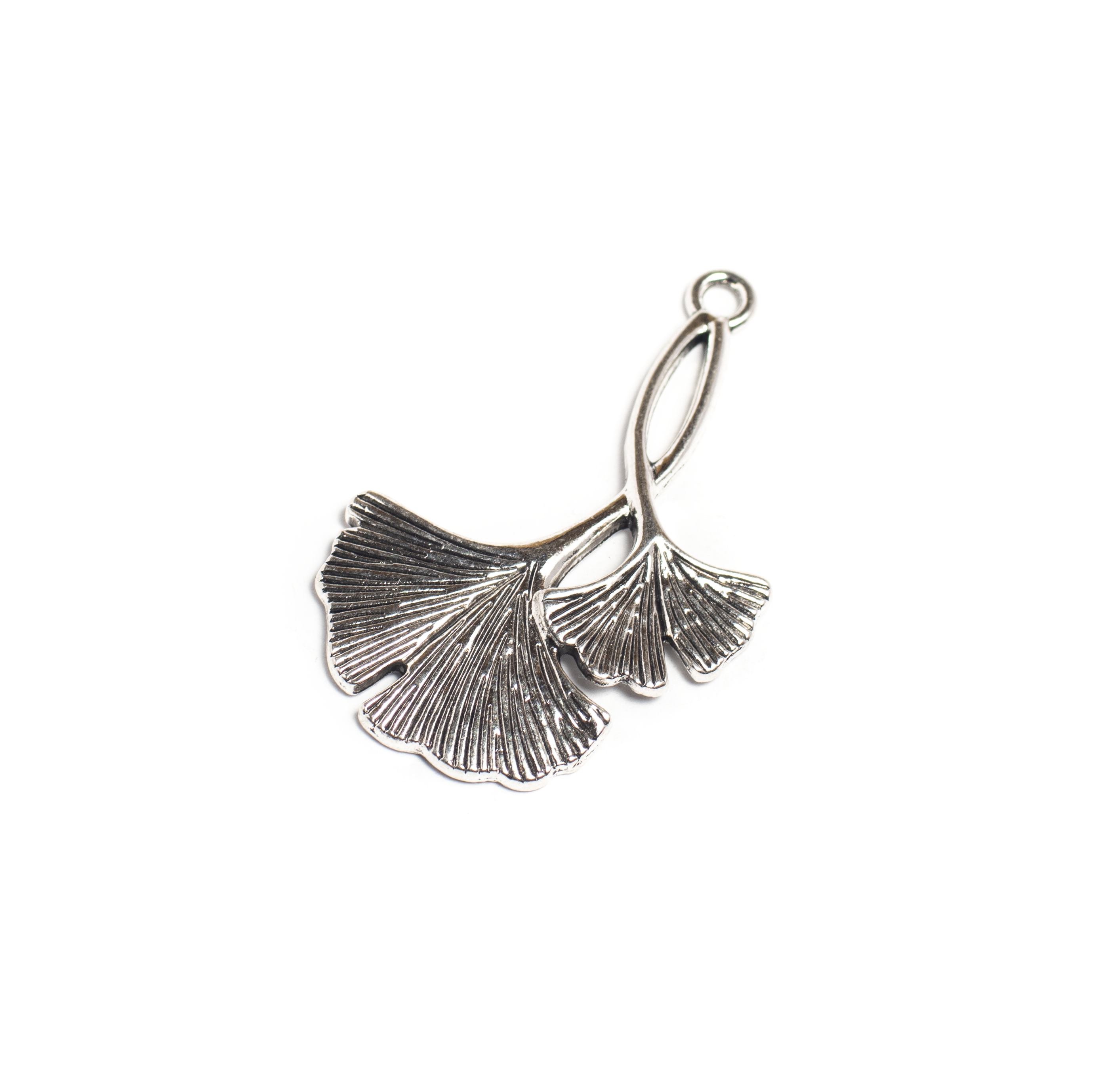 Ginkgo levél fityegő, medál, antik ezüst színű, 45x30 mm