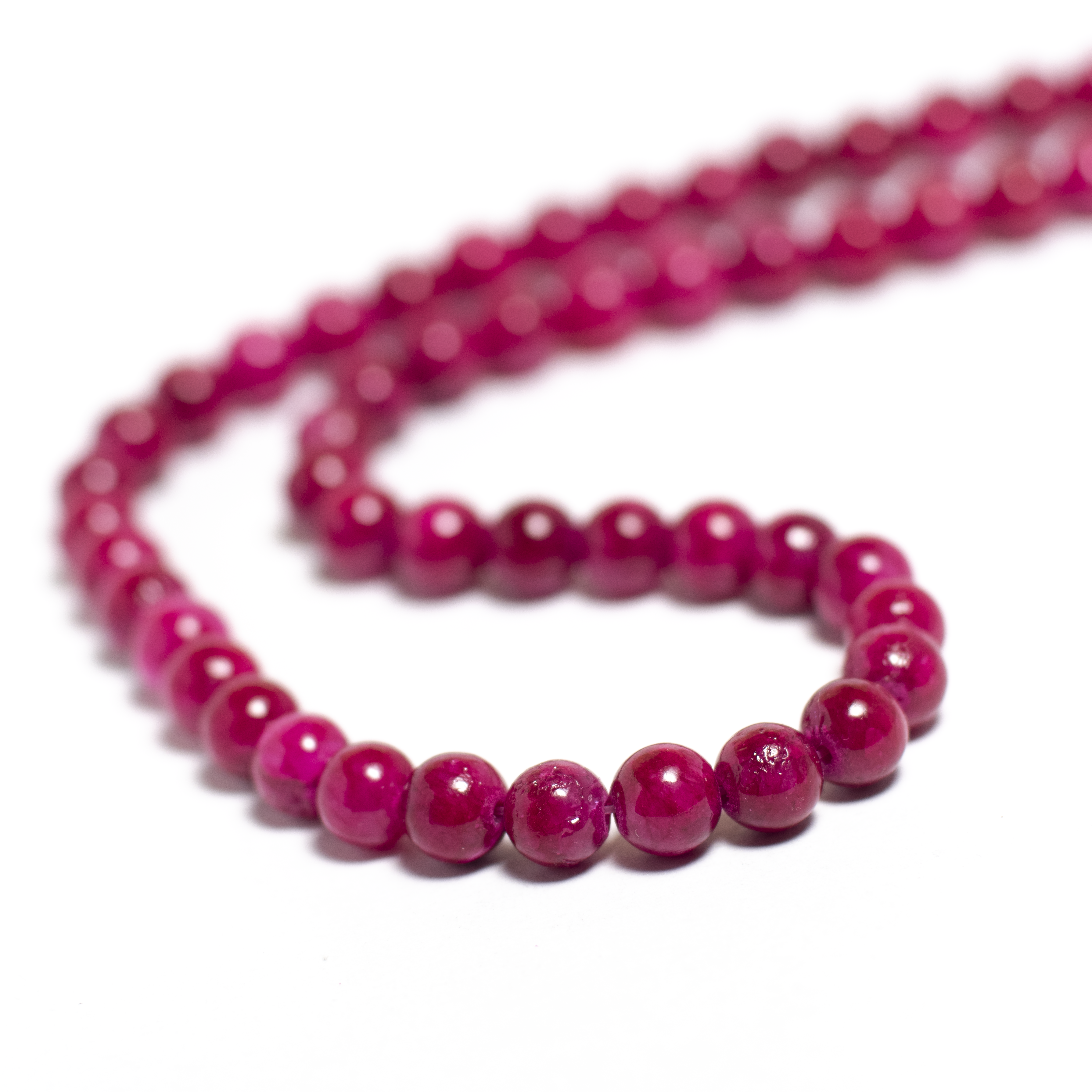 Magenta színű jáde ásványgyöngy, 8 mm