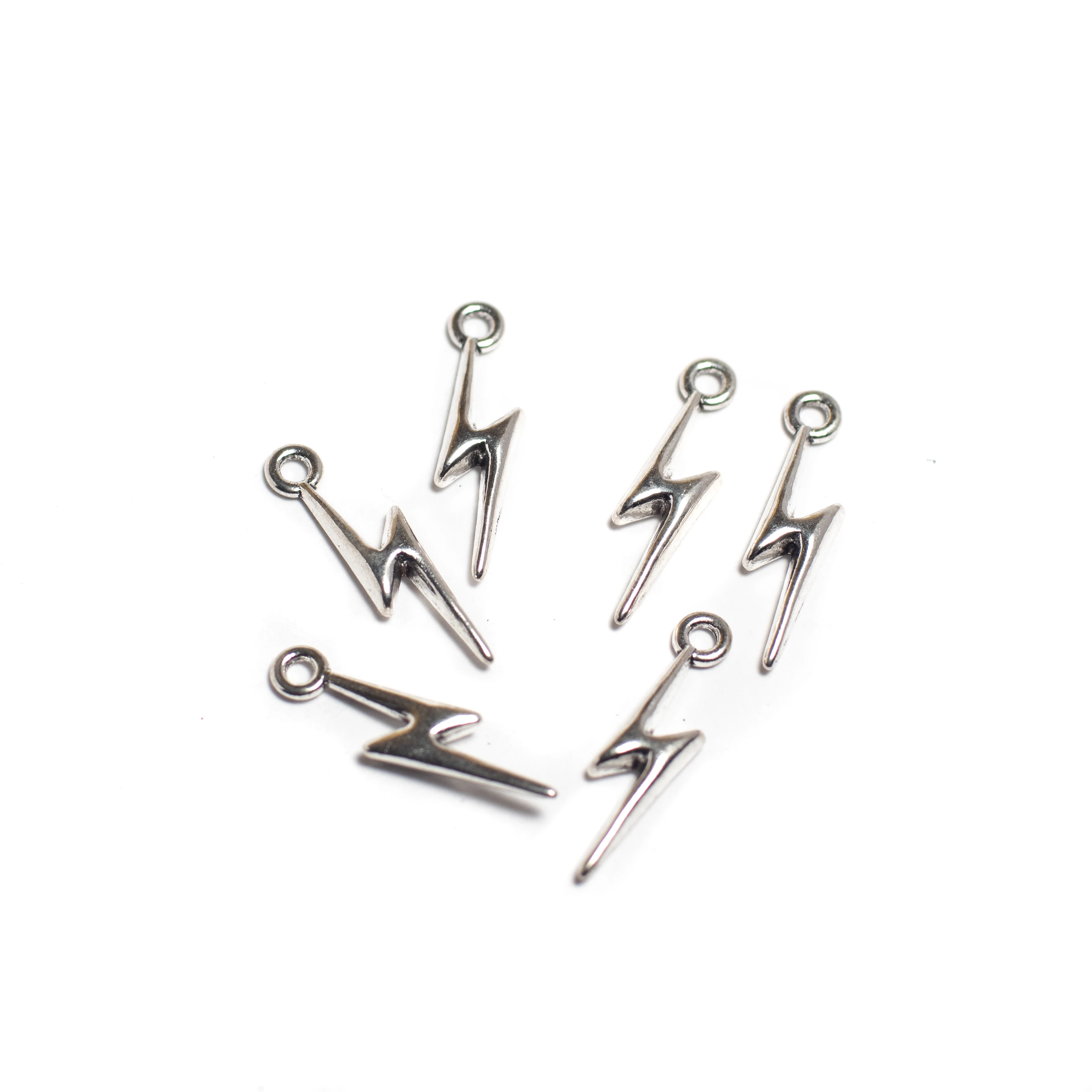 Villám fityegő, medál, antik ezüst színű, 20x6 mm