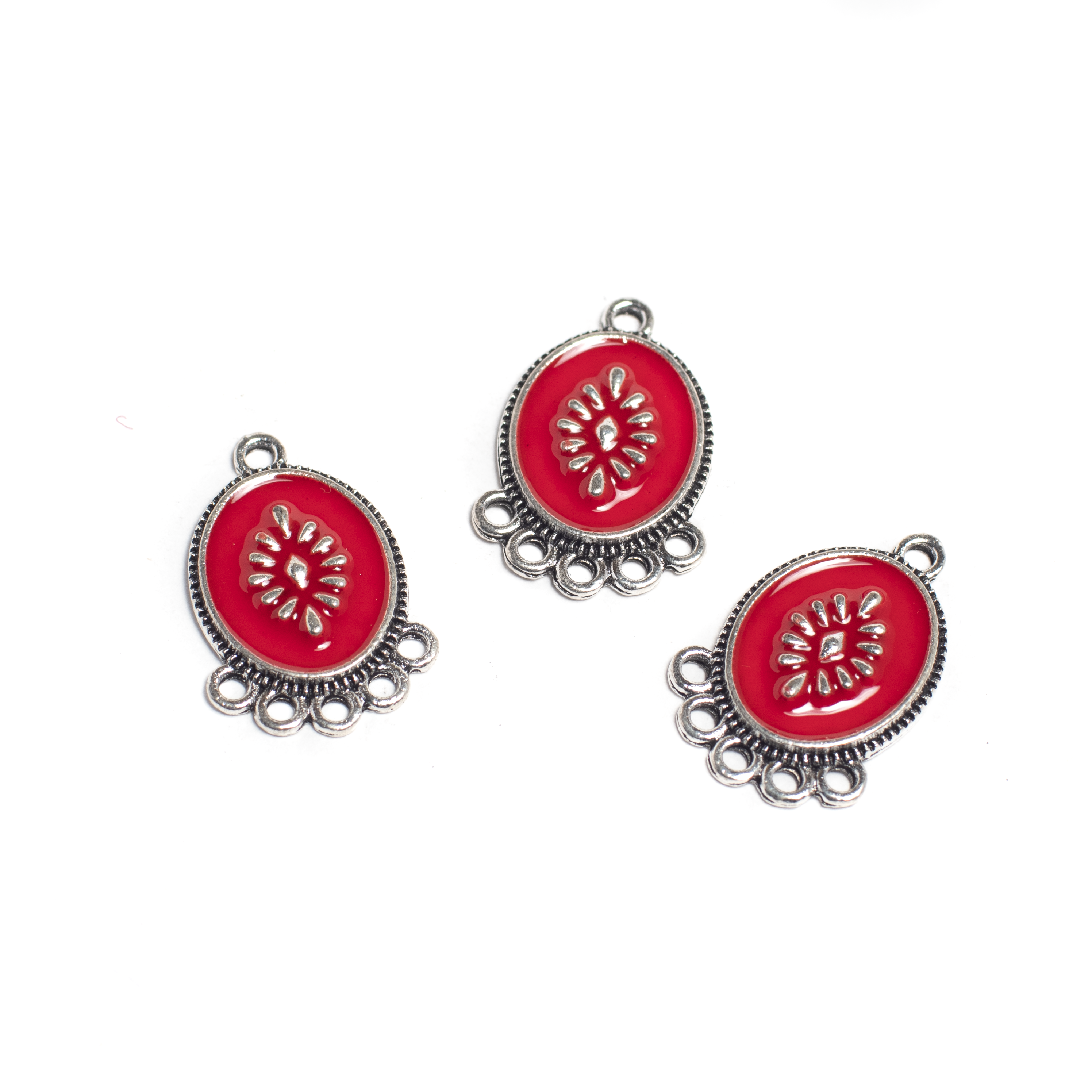 Piros festett összekötő, fülbevalóalap, antik ezüst színű, 21x14 mm