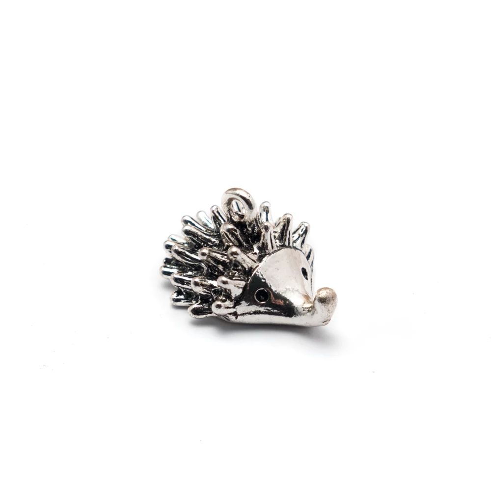 Süni fityegő, medál 3D, antik ezüst színű, 23x17x14 mm
