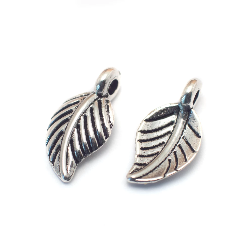Levél fityegő, medál, antik ezüst színű, 15x8 mm