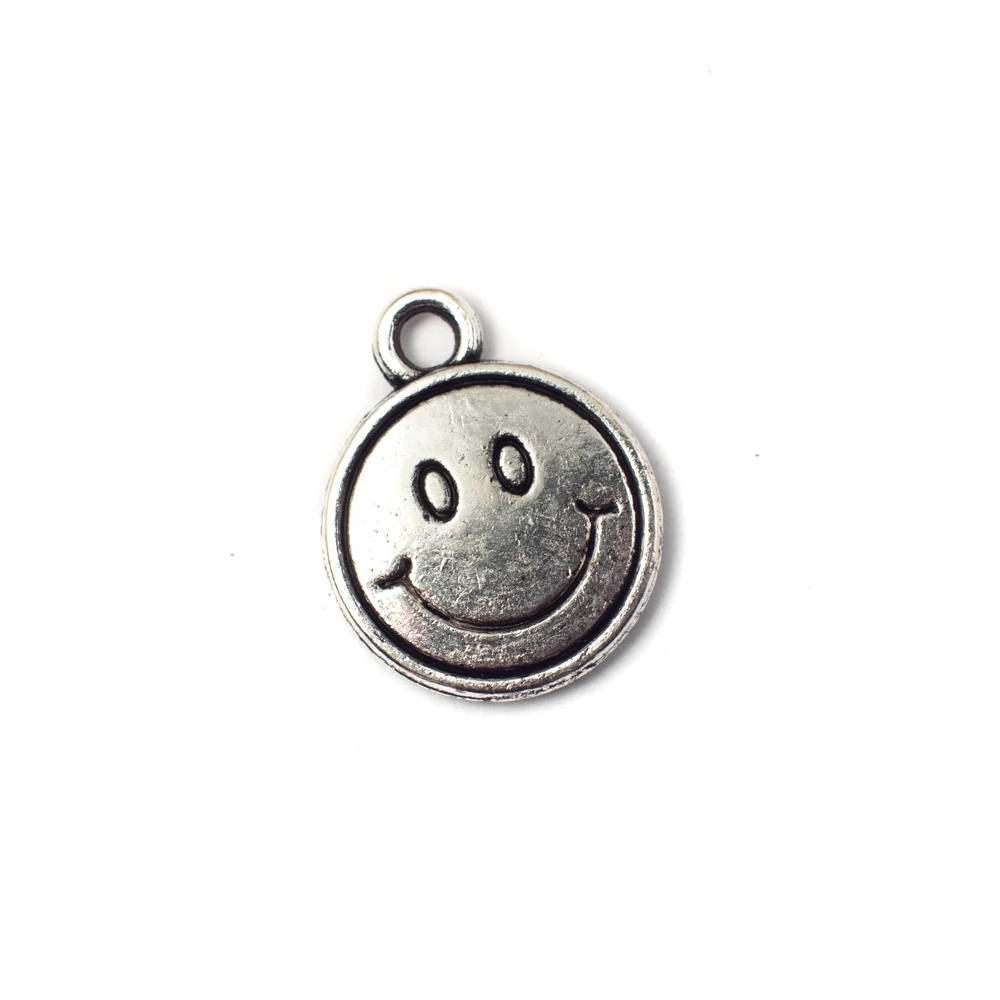 Mosolygós arc fityegő, medál, antik ezüst színű, 16x13 mm