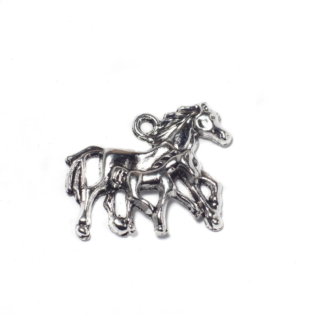 Ló és csikó medál, antik ezüst színű, 30x22 mm