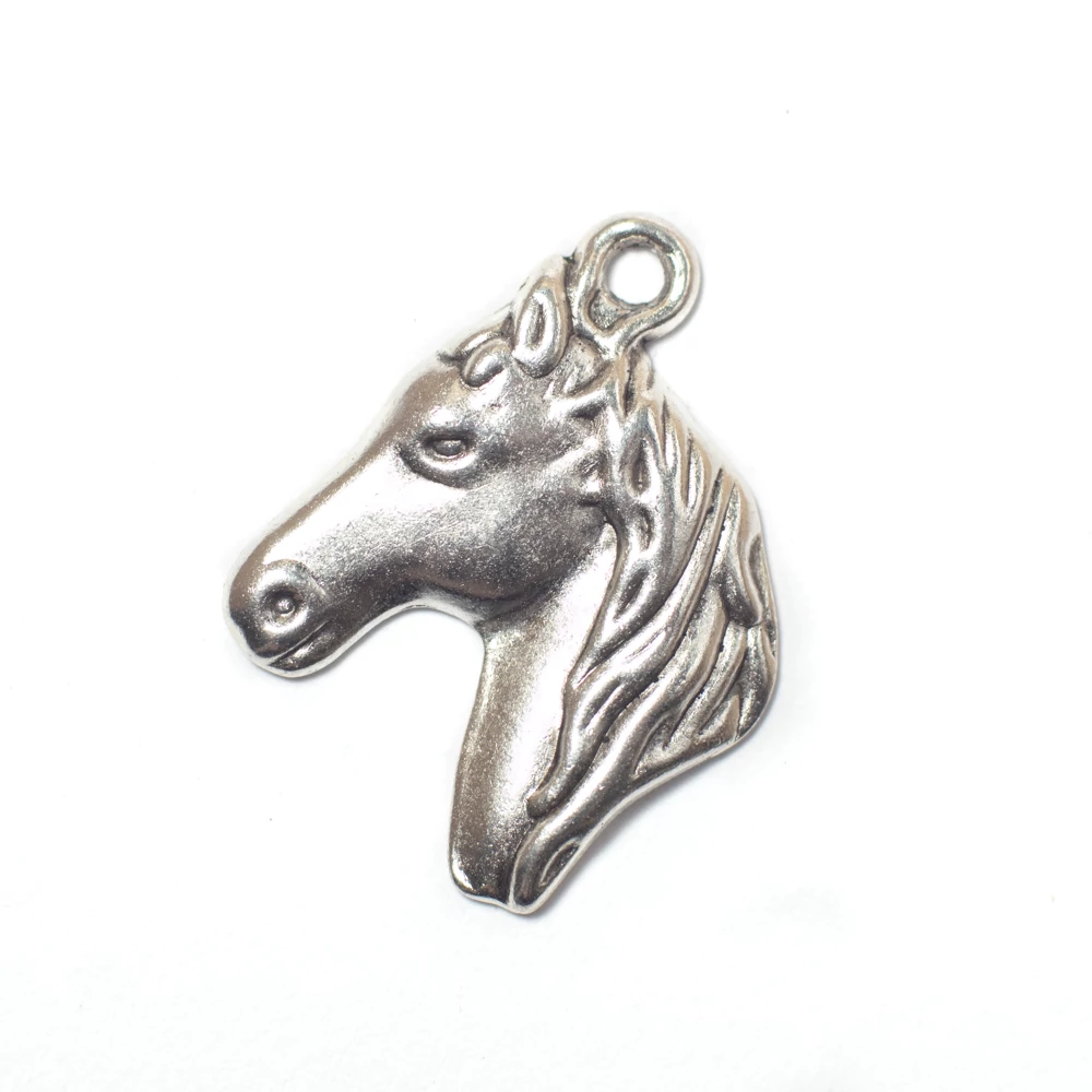 Ló fej fityegő, medál, antik ezüst színű, 29x22 mm