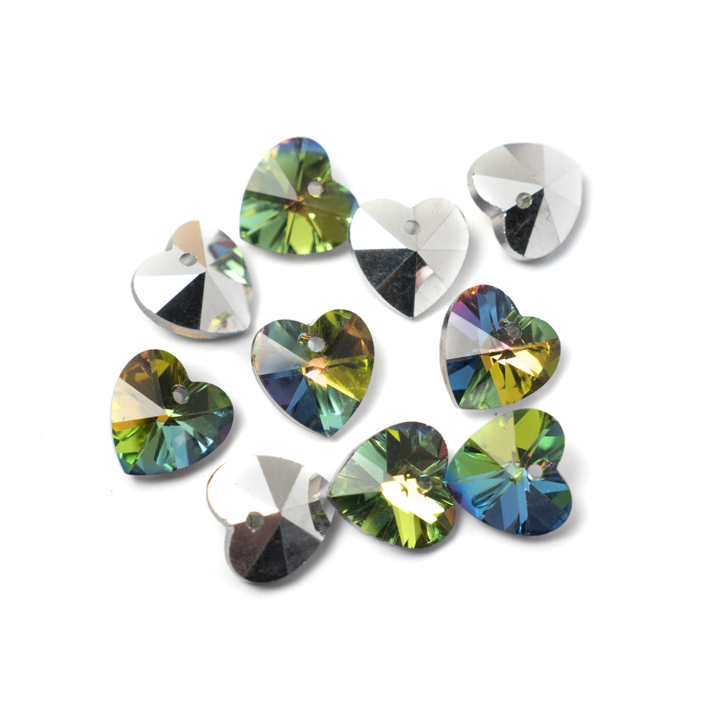 Színjátszó, csiszolt szív, üveg medál, 14x14 mm