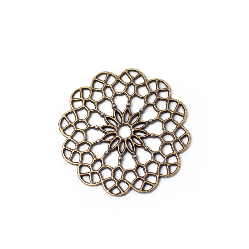 Áttört virág medál, antik bronz színű, 38 mm