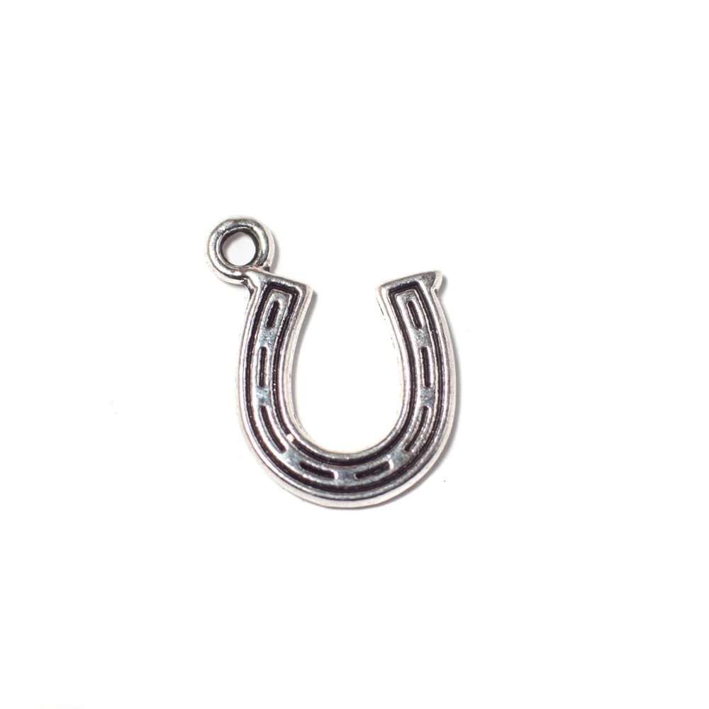 Patkó fityegő, medál, antik ezüst színű, 17x15 mm