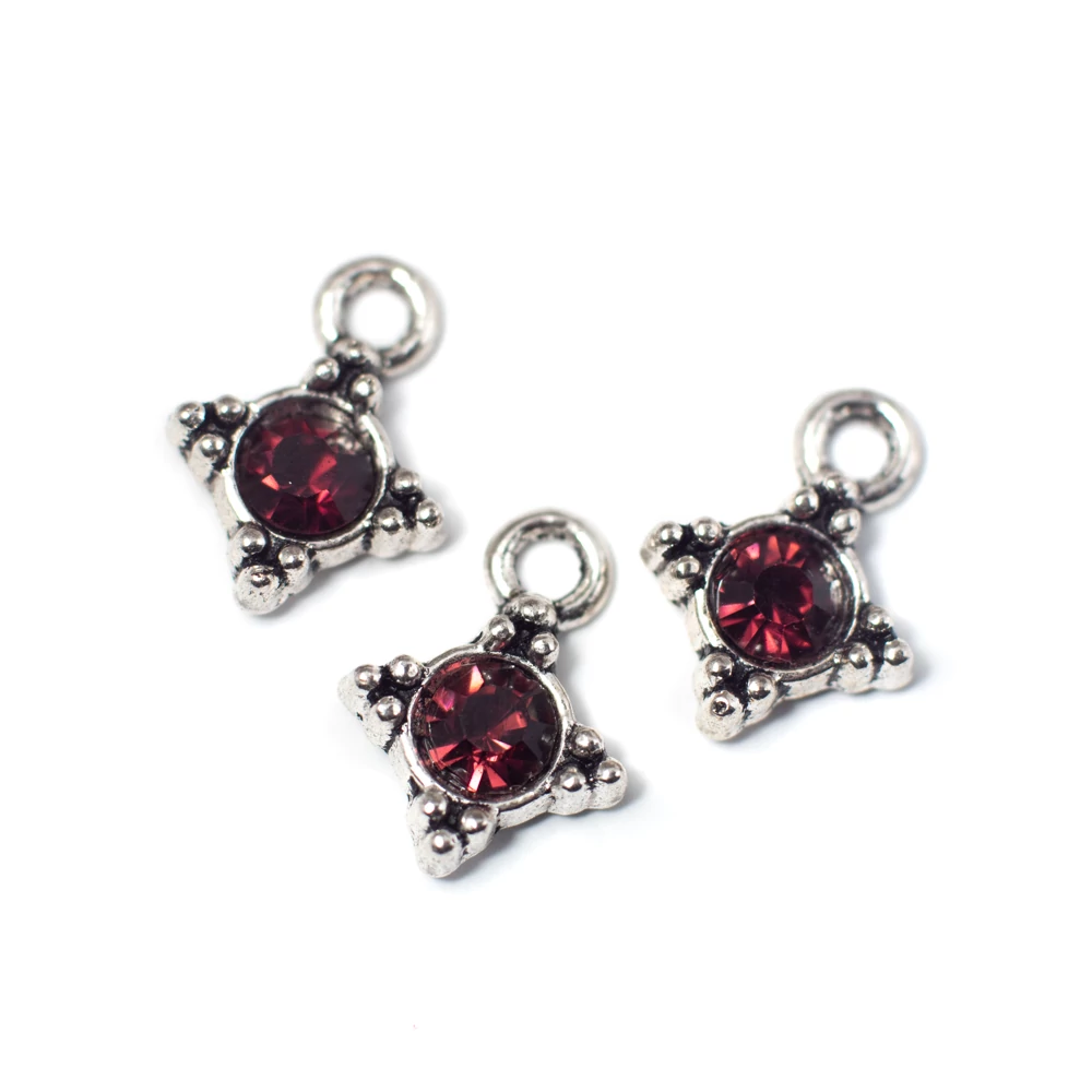 Lila strasszköves fityegő, medál, antik ezüst színű, 17x13 mm