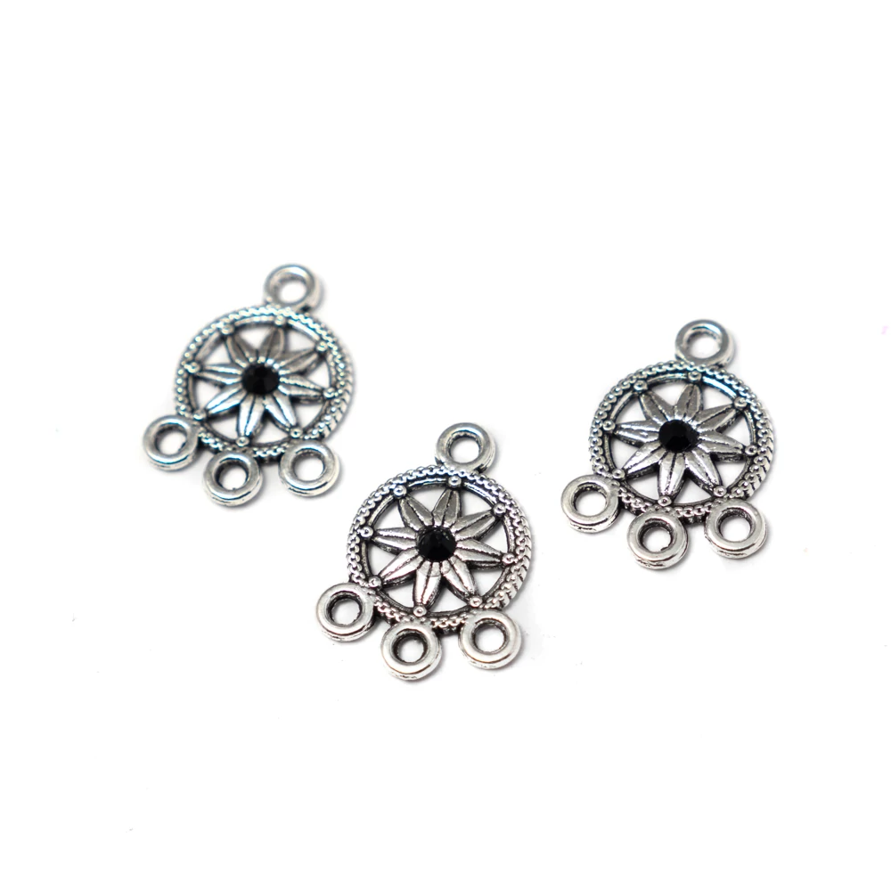 Kerek összekötő, fülbevalóalap, fekete strasszkővel, antik ezüst színű, 18x14 mm