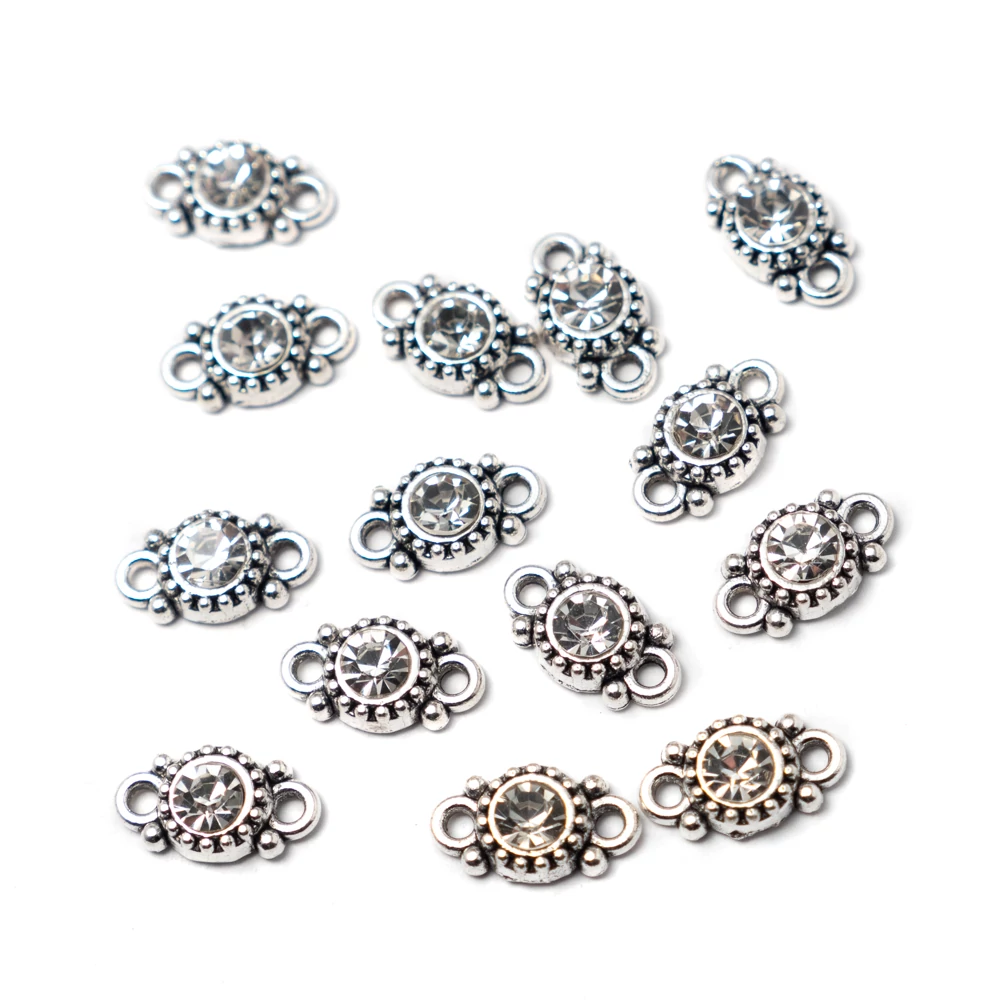 Kristály strasszköves fityegő, medál, összekötő, antik ezüst színű, 12x7 mm