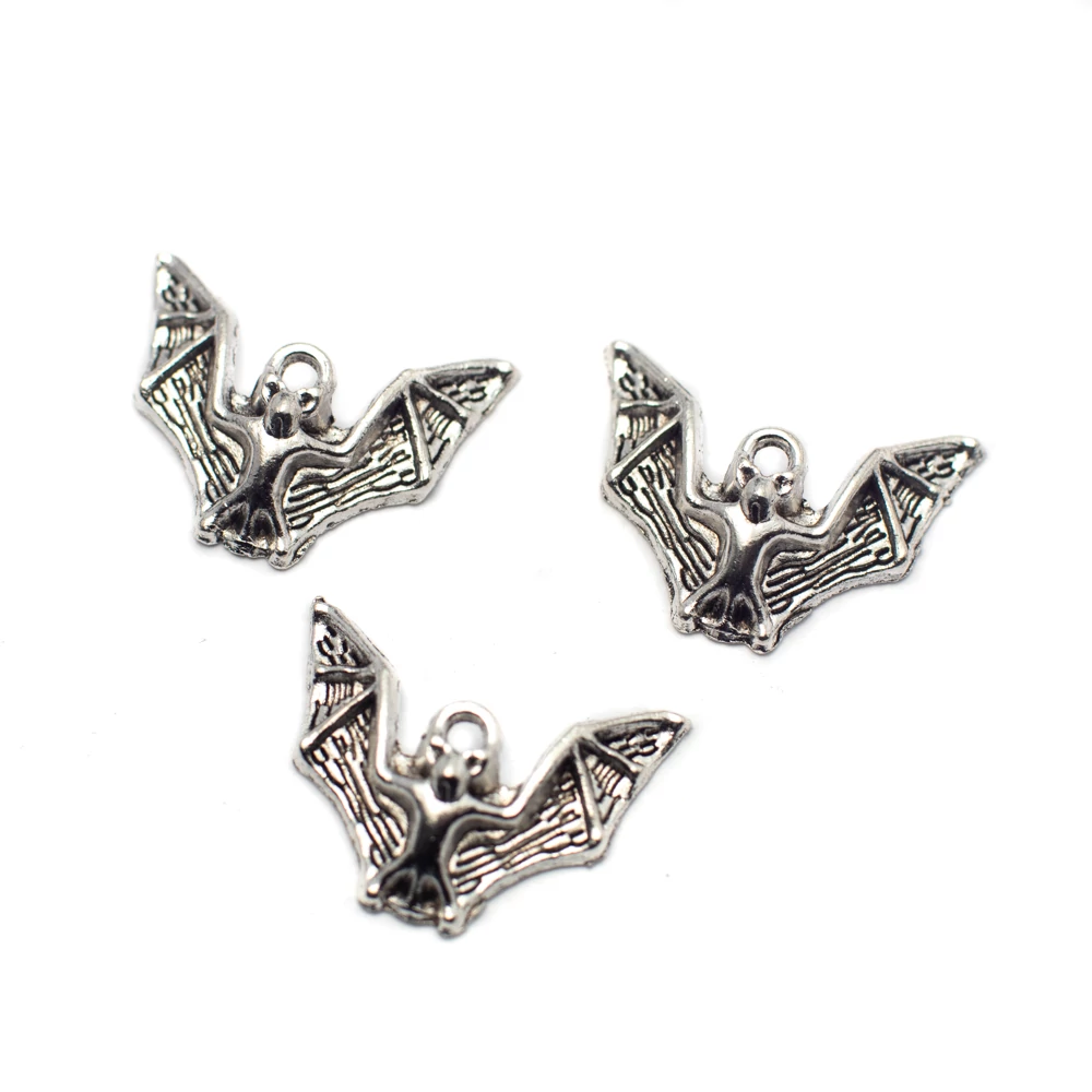 Denevér fityegő, medál, antik ezüst színű, 23x16 mm