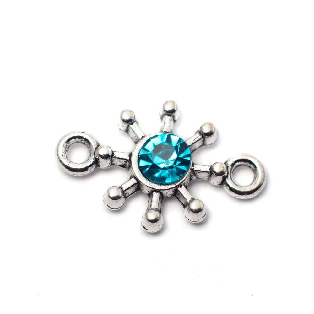 Összekötő világoskék strasszkővel, antik ezüst színű, 21x13 mm