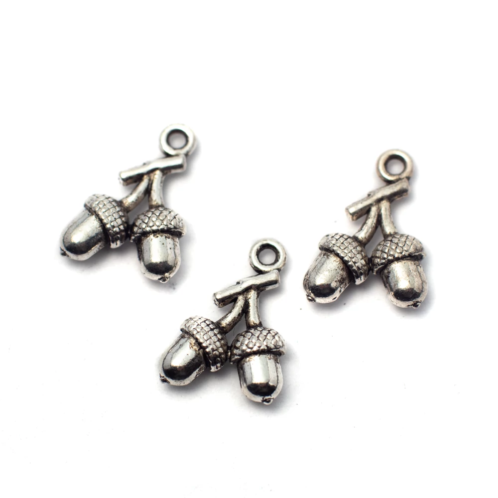 Makk fityegő, medál, antik ezüst színű, 18x13 mm