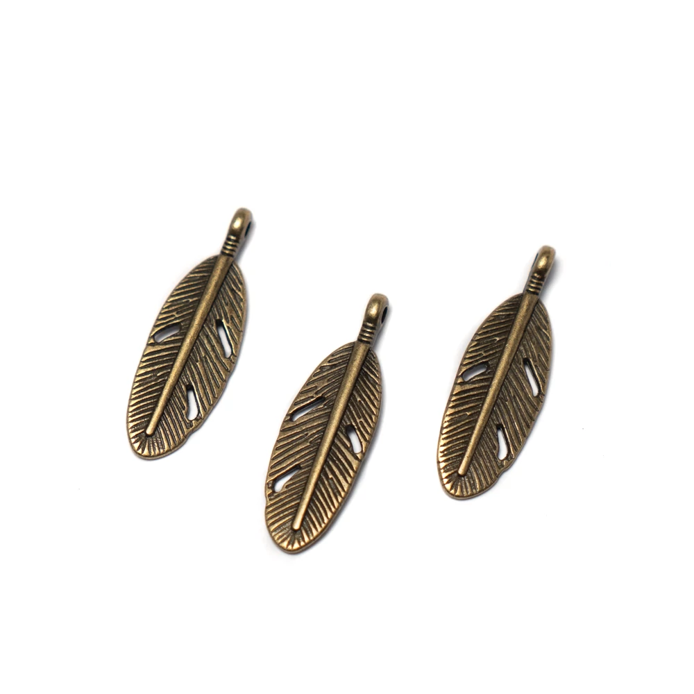Levél, toll fityegő, medál, antik bronz színű, 29x9 mm