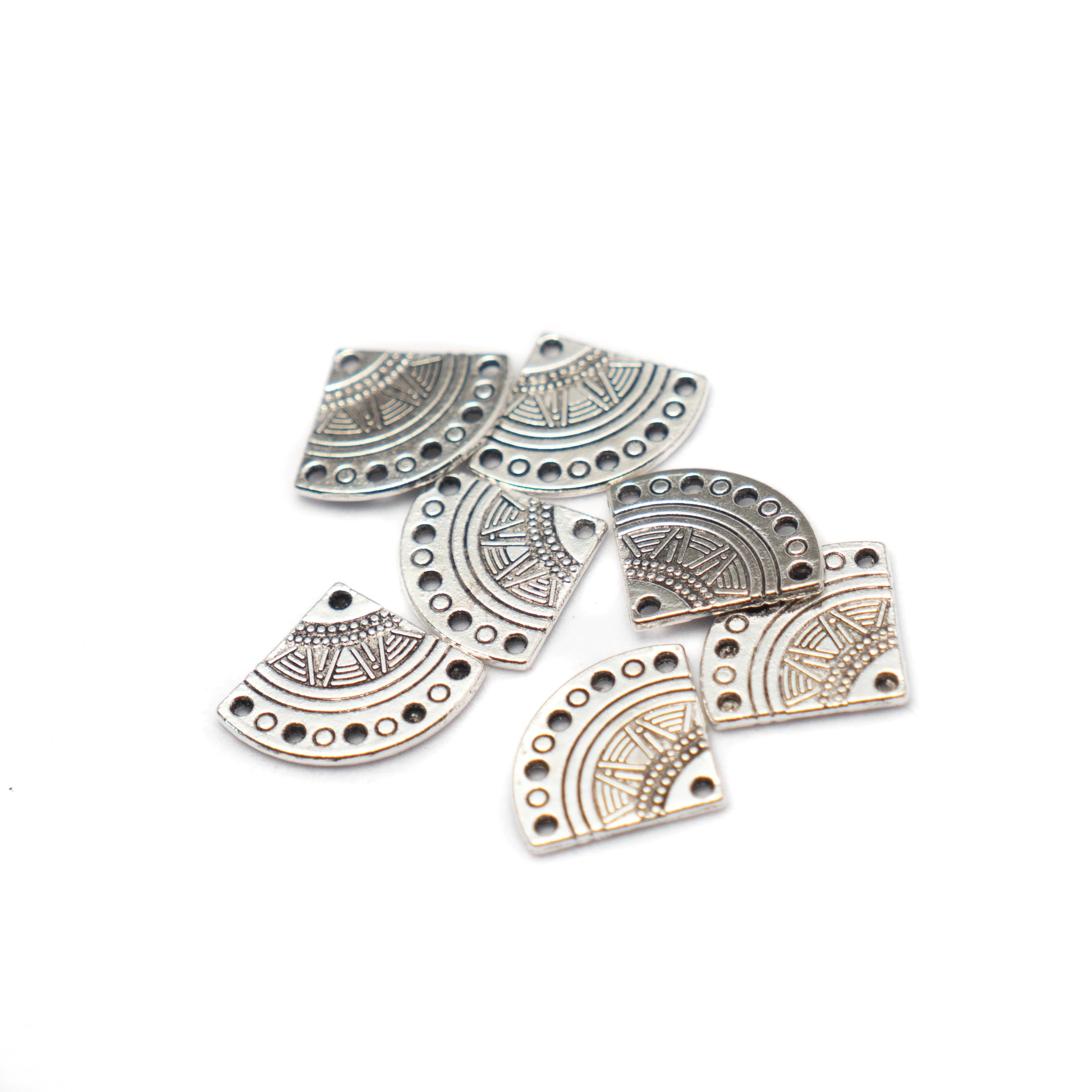 Legyező összekötő, medálalap, fülbevalóalap, antik ezüst színű, 18x15 mm