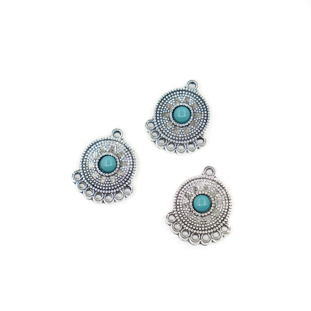 Mintás összekötő, fülbevalóalap, türkiz kabosonnal, antik ezüst színű, 18x14 mm