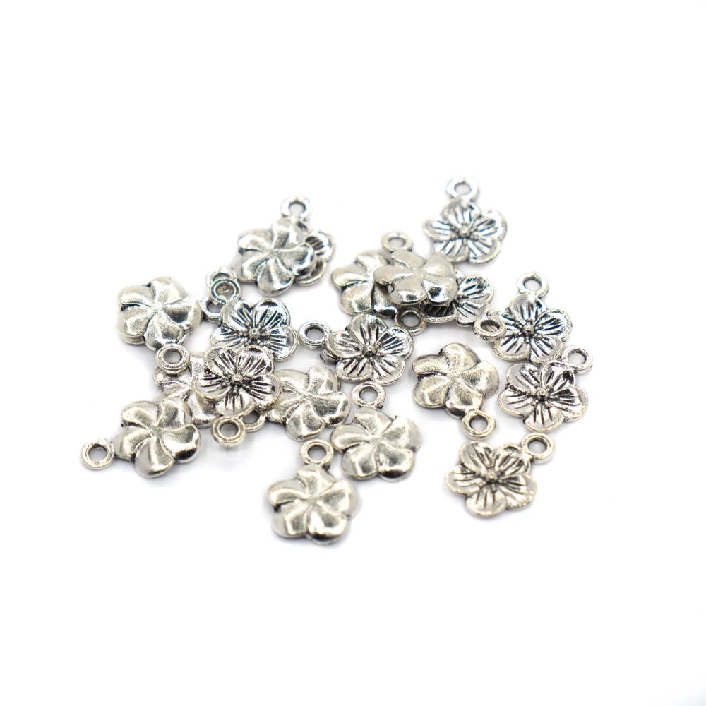 Virág fityegő, medál, antik ezüst színű, 15x11 mm