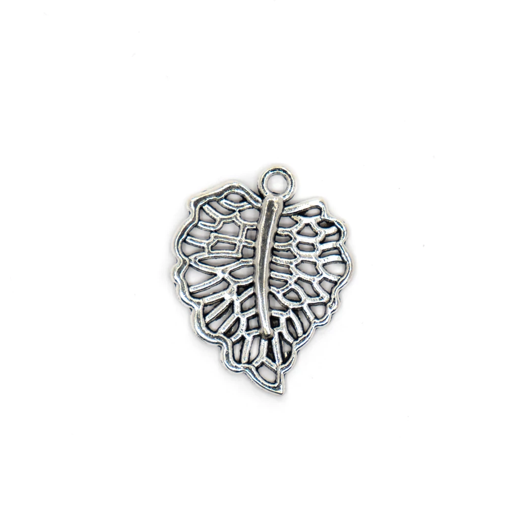 Levél fityegő, medál, antik ezüst színű, 25x19 mm