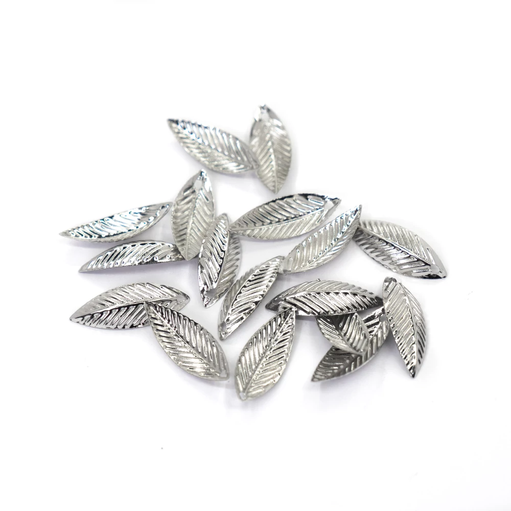 Levél fityegő, medál, antik ezüst színű, 22x9 mm