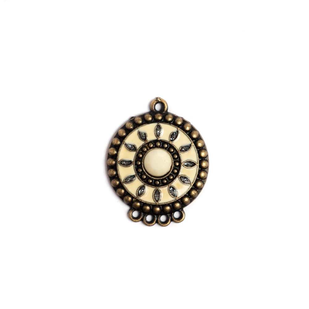 Krém színű, festett összekötő, fülbevalóalap, antik bronz színű, 28x23 mm