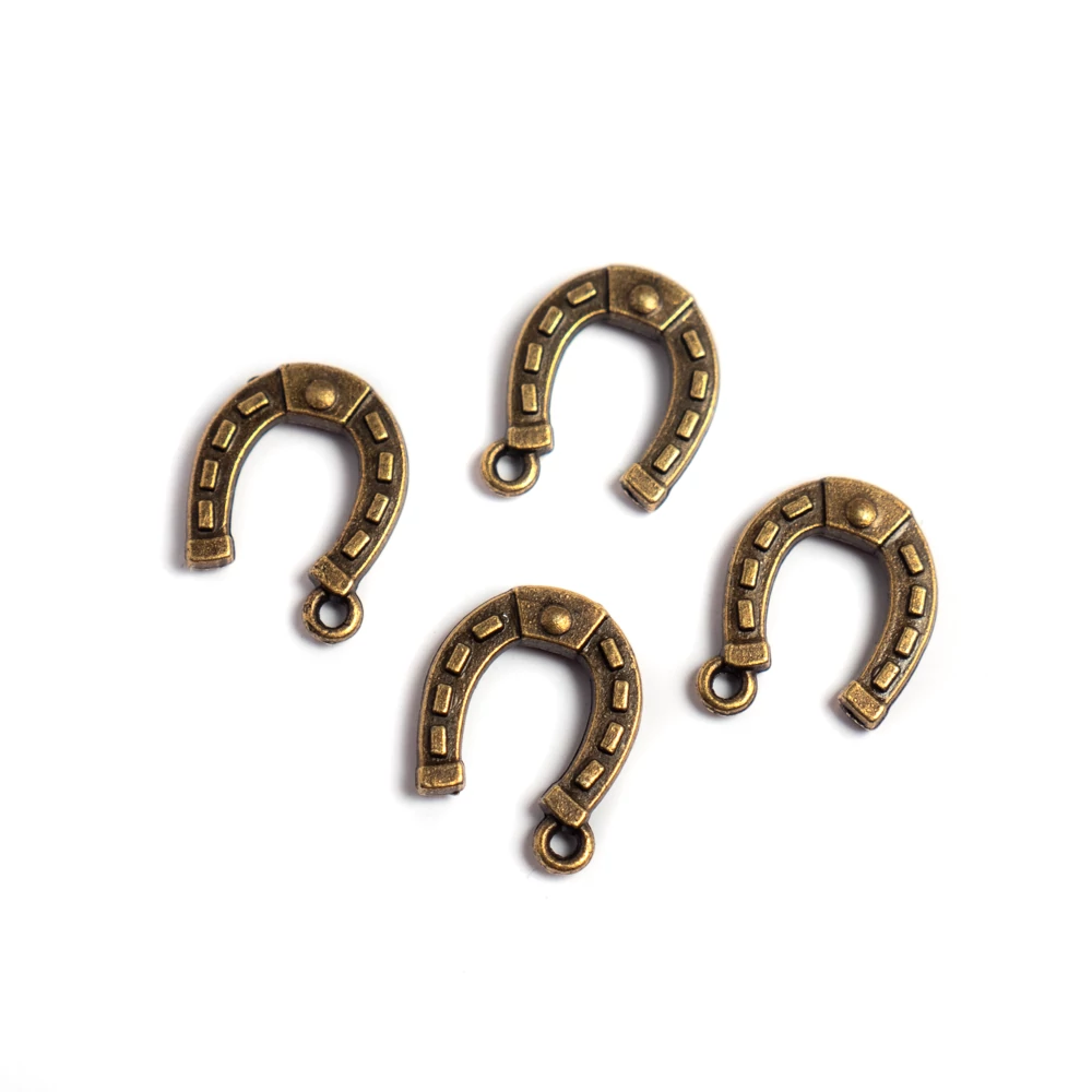 Patkó fityegő, medál, antik bronz színű, 16x12 mm