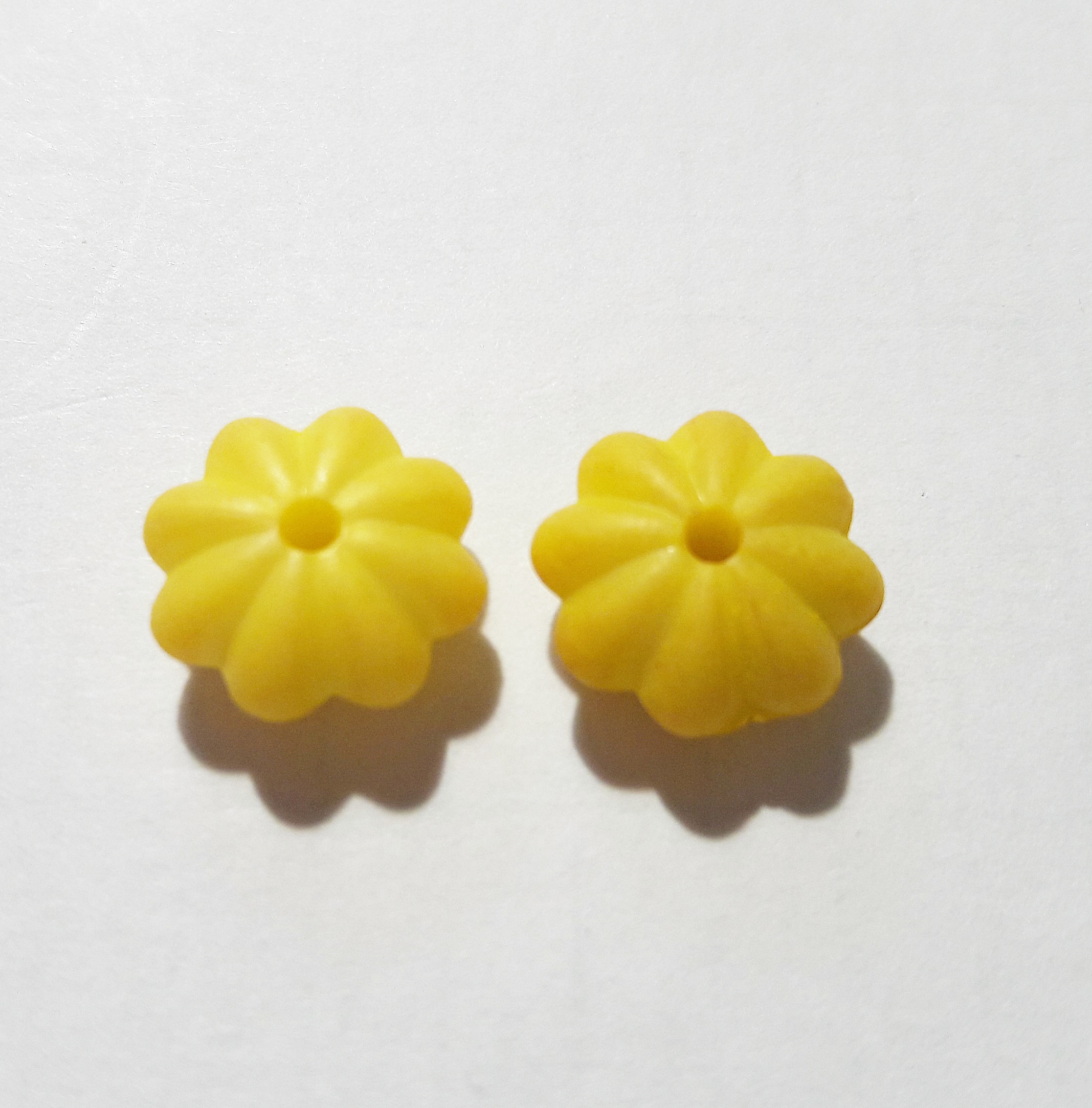 Sárga virág gyöngy, köztes, 12x6 mm