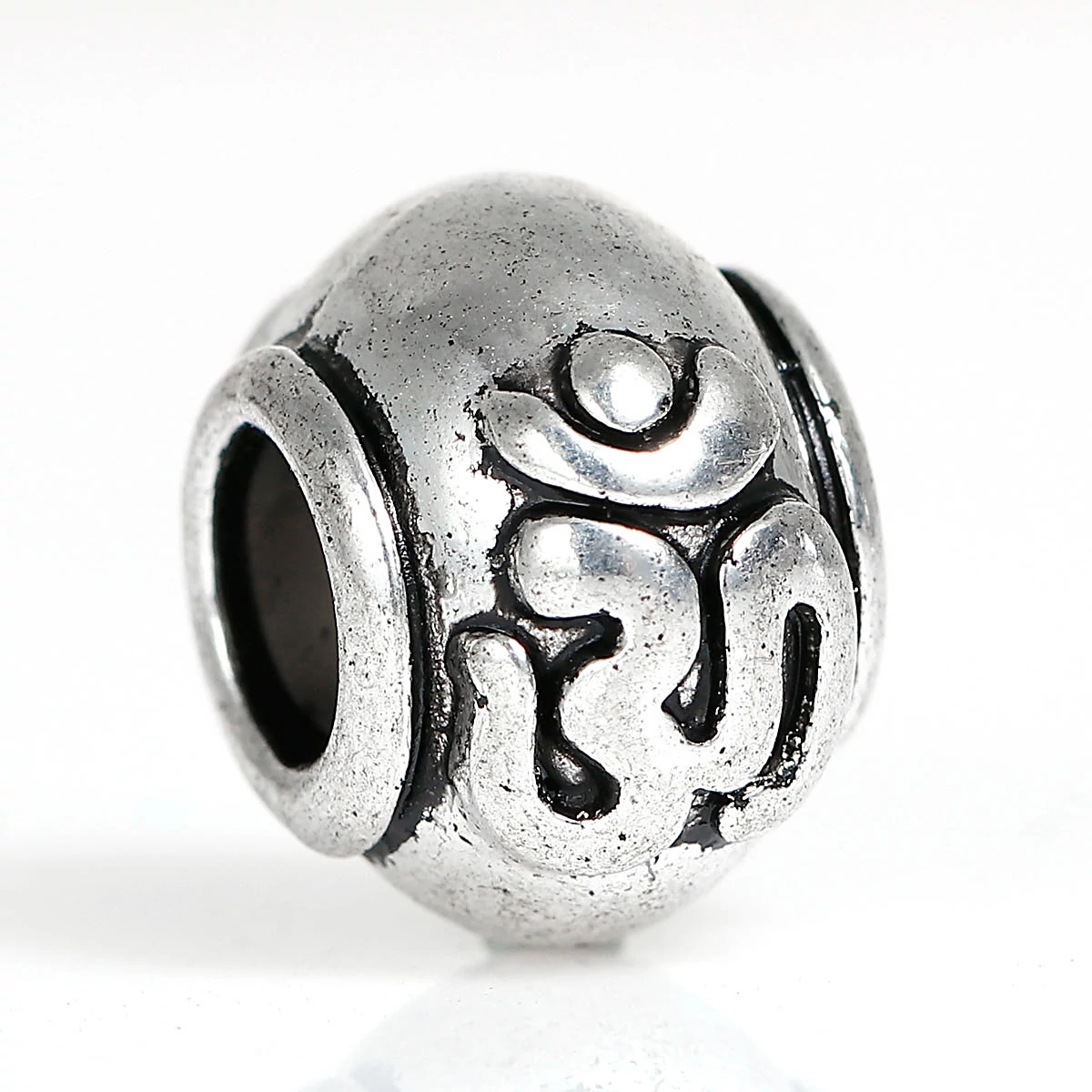 Om, aum mantra köztes, antik ezüst színű, 13x9 mm