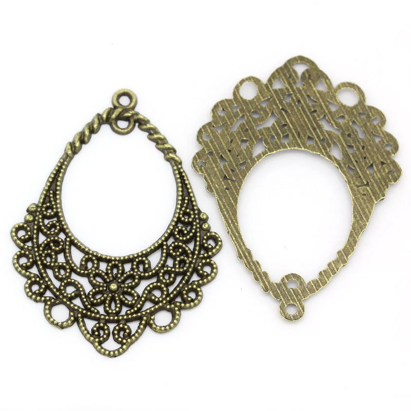Virágos összekötő, medálalap, fülbevalóalap, antik bronz színű, 42x32 mm