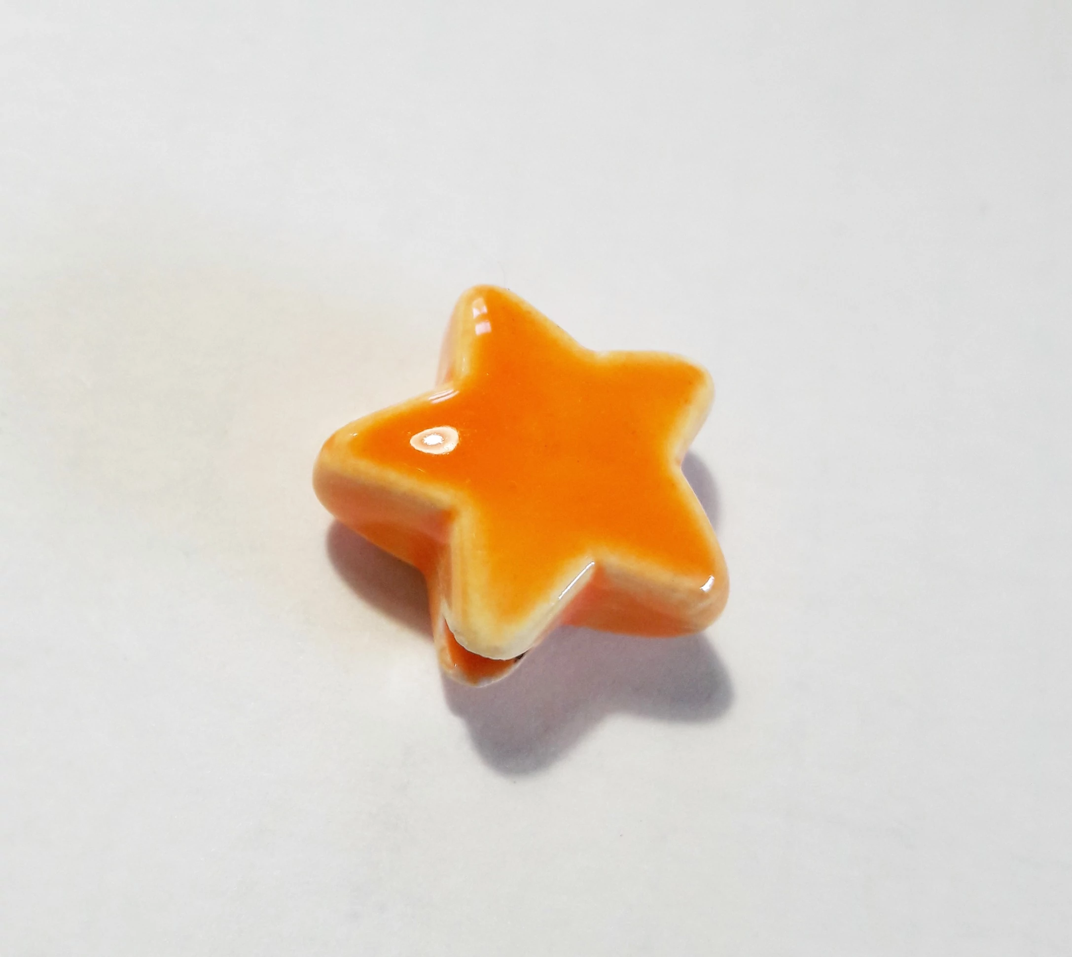 Narancssárga csillag porcelán gyöngy, 14x7 mm