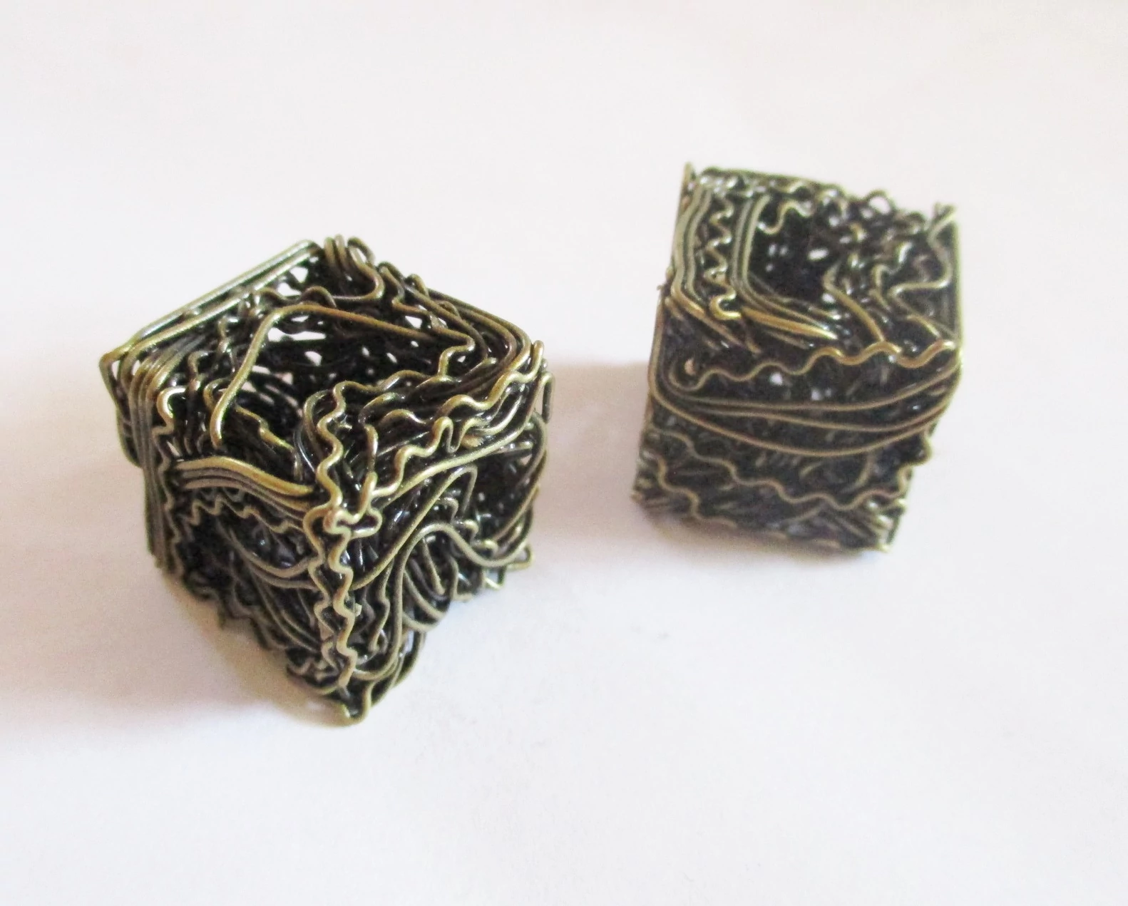 Drót kocka köztes, antik bronz színű, 15x15x15 mm