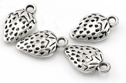 Eper fityegő, medál, antik ezüst színű, 17x10 mm