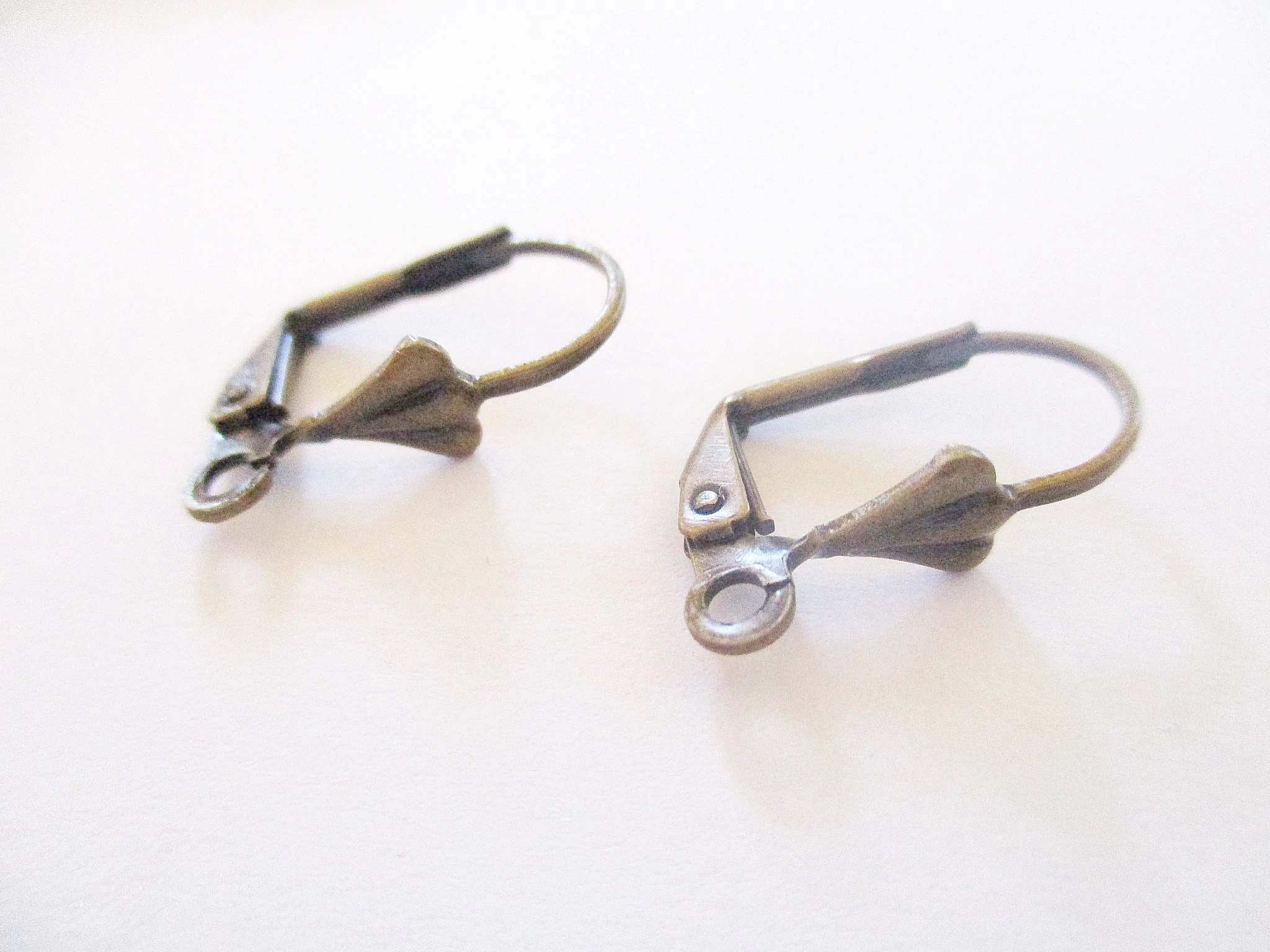 Biztonsági fülbevalóakasztó, antik bronz színű, 17x11mm, 1 pár/cs