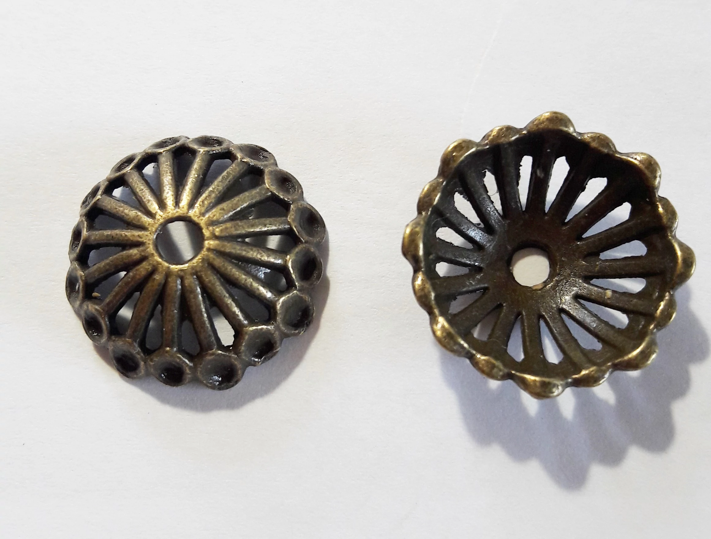 Nagy gyöngykupak, antik bronz színű, 19x6 mm