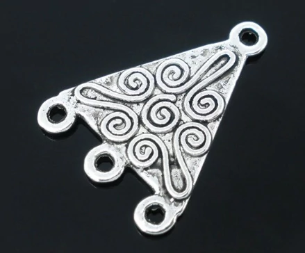 Mintás háromszög összekötő, antik ezüst színű, 22x16 mm