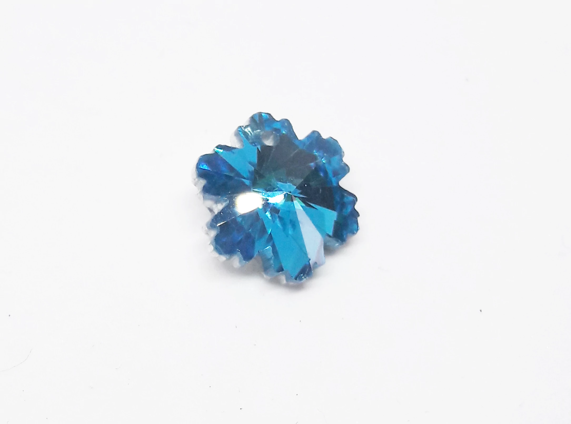 Kék, ezüst hópehely, hópihe, jégvirág, virág, üveg medál, 13x8 mm