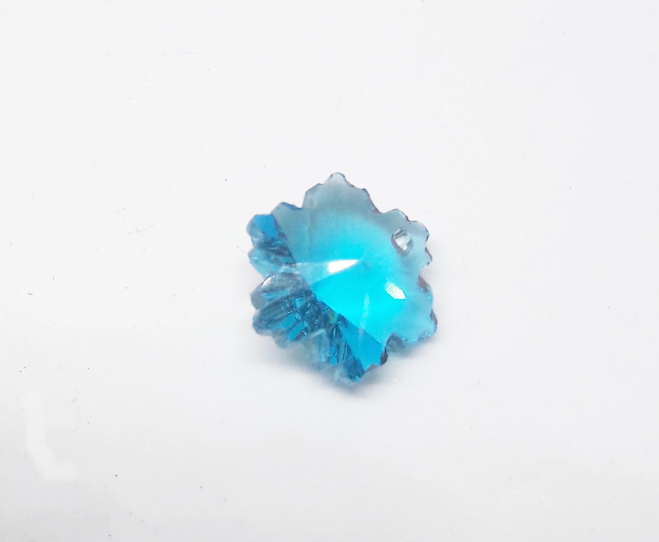 Kék hópehely, hópihe, jégvirág, virág, üveg medál, 13x8 mm