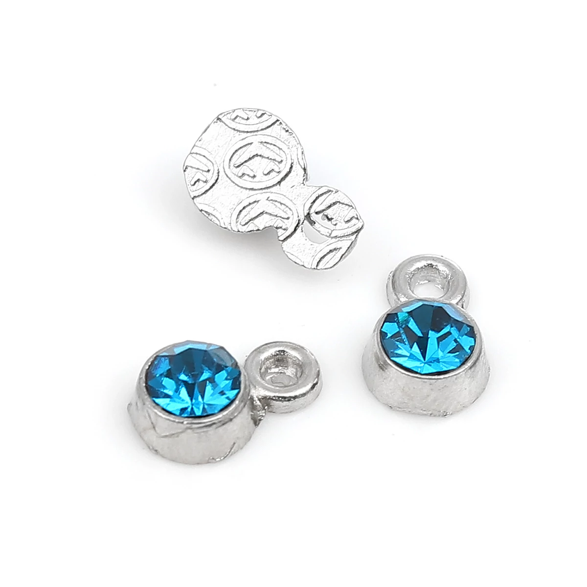 Kék strasszköves fityegő, medál, antik ezüst színű, 8x5x4 mm