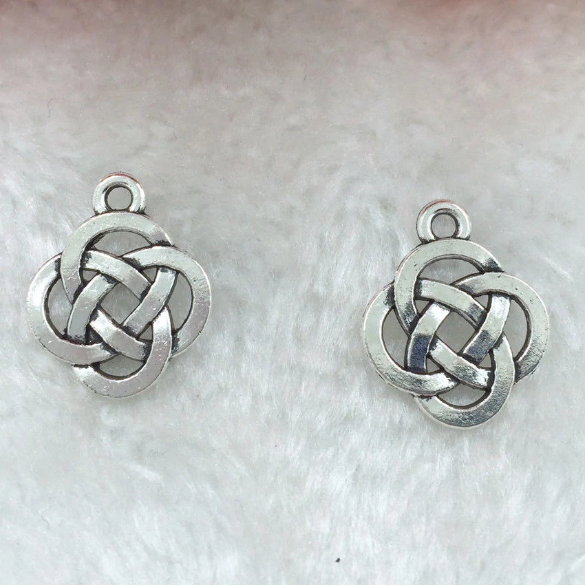 Kelta csomó fityegő, medál, antik ezüst színű, 18x15 mm
