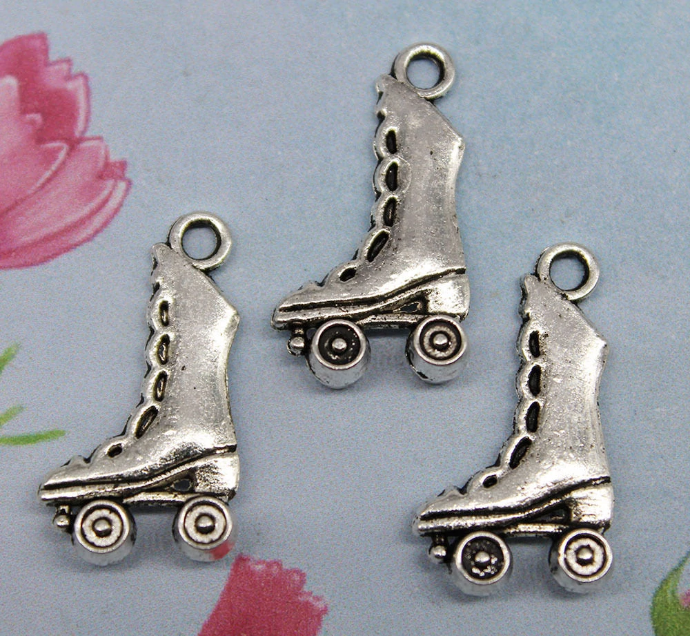 Korcsolya, görkorcsolya fityegő, medál, antik ezüst színű, 20x12 mm