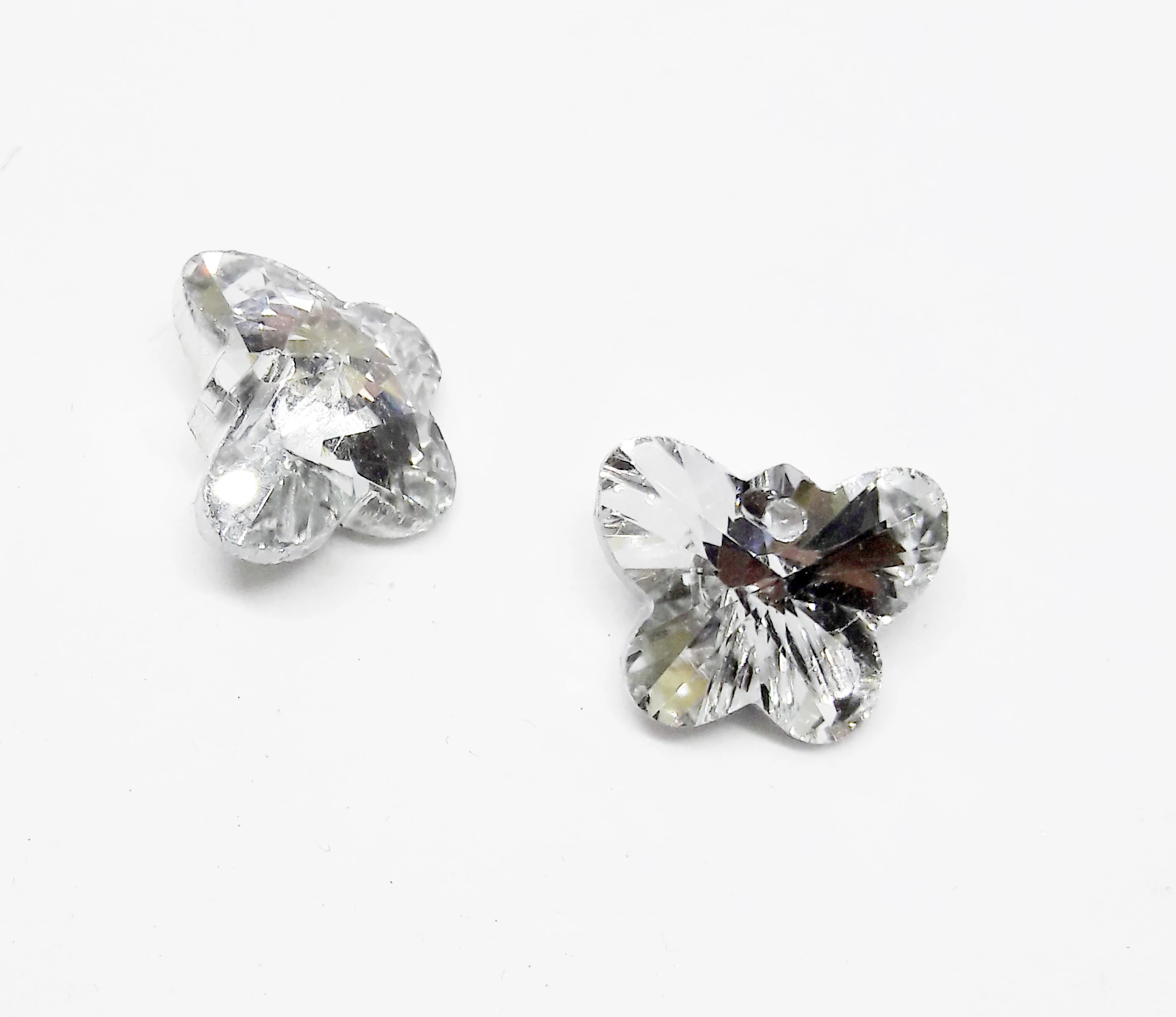 Ezüst lepke üveg medál, 15x13 mm