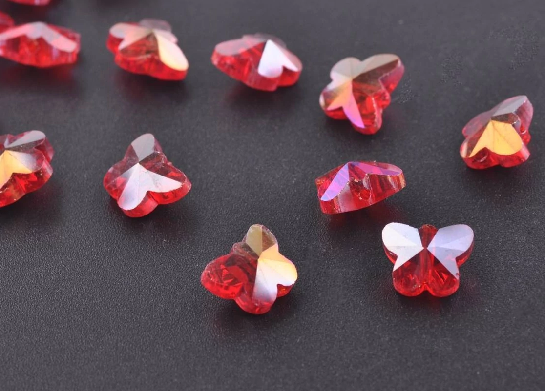 Piros AB lepke csiszolt üveg gyöngy, 10x9x6 mm