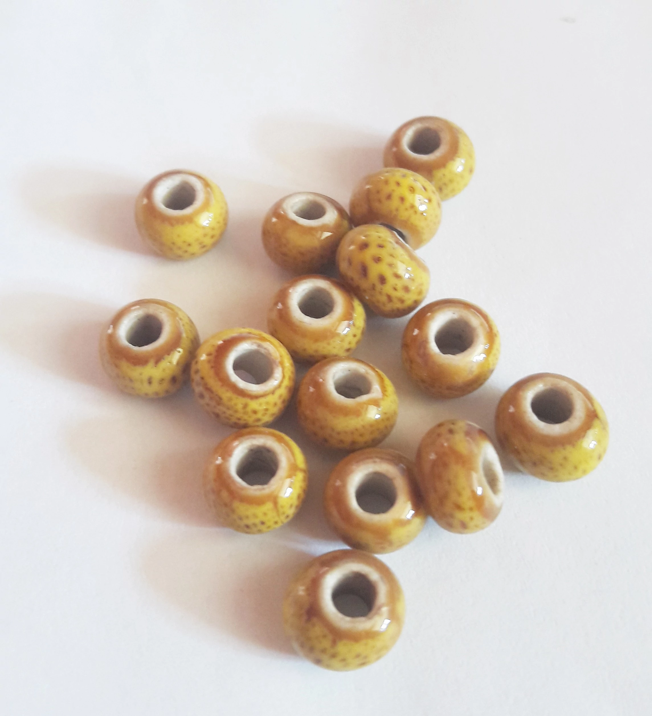 Sárga porcelán gyöngy, 6 mm
