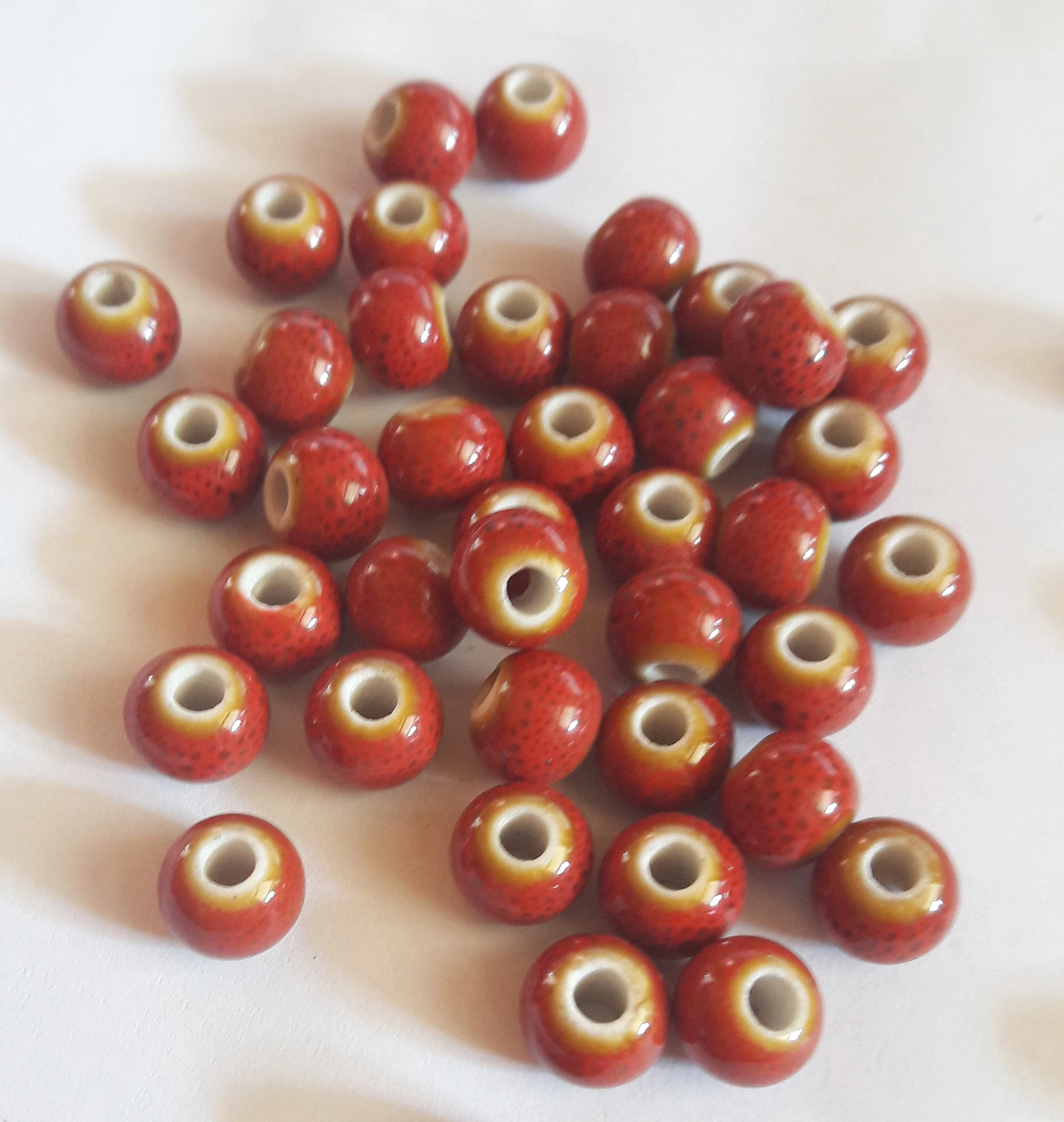 Piros porcelán gyöngy, 6 mm